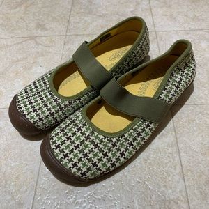 NWOT Keen Flats